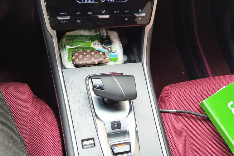Used CHANGAN CS75 2024 Enjoy Edition 1.5T DCT Luxury Model Gear Lever