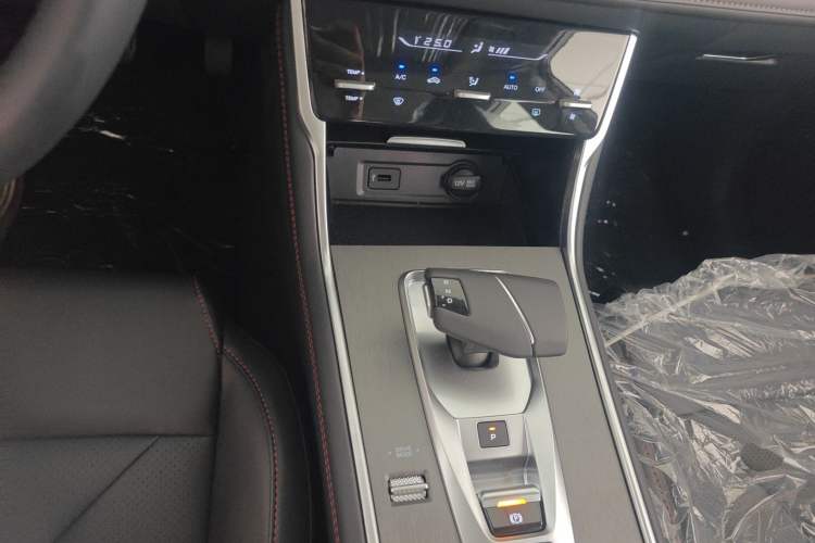 Used CHANGAN CS75 2024 Enjoy Edition 1.5T DCT Luxury Model Gear Lever