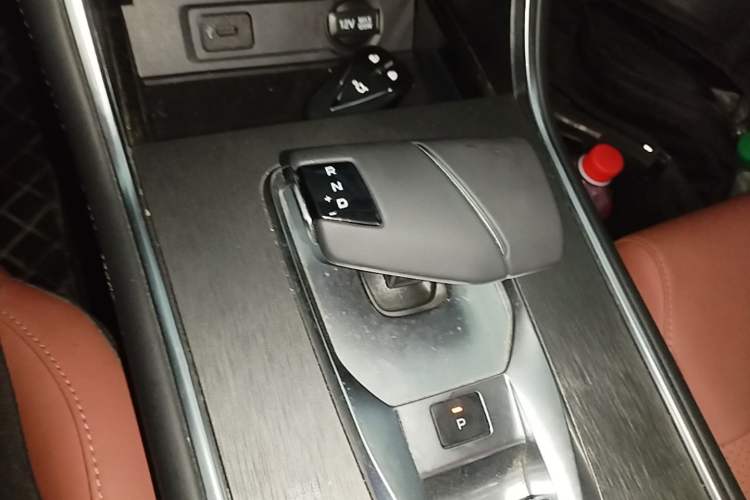 Used CHANGAN CS75 2024 Enjoy Edition 1.5T DCT Luxury Model Gear Lever