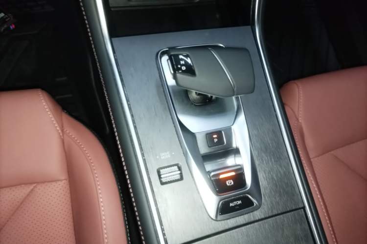 Used CHANGAN CS75 2024 Enjoy Edition 1.5T DCT Luxury Model Gear Lever