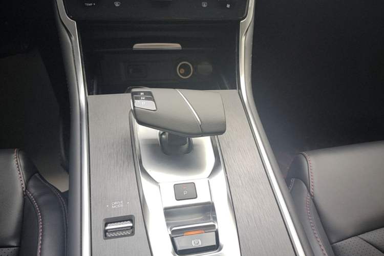Used CHANGAN CS75 2024 Enjoy Edition 1.5T DCT Luxury Model Gear Lever