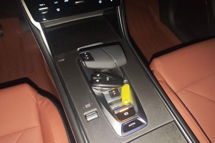 Used CHANGAN CS75 2024 Enjoyment Edition 1.5T DCT Prestige Model Gear Lever