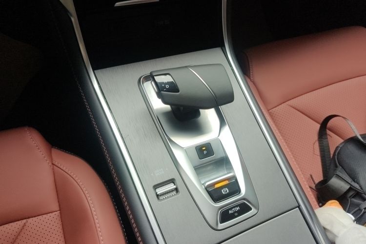 Used CHANGAN CS75 2024 Enjoy Edition 1.5T DCT Luxury Model Gear Lever