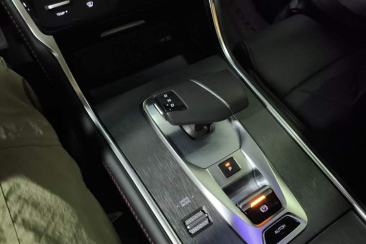 Used CHANGAN CS75 2024 Enjoyment Edition 1.5T DCT Prestige Model Gear Lever