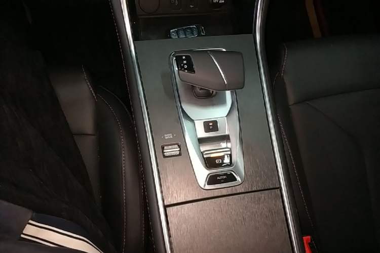 Used CHANGAN CS75 2024 Enjoyment Edition 1.5T DCT Prestige Model Gear Lever