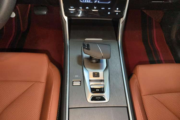 Used CHANGAN CS75 2024 Enjoy Edition 1.5T DCT Luxury Model Gear Lever
