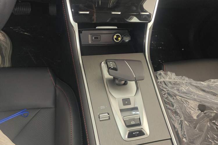 Used CHANGAN CS75 2024 Enjoy Edition 1.5T DCT Luxury Model Gear Lever
