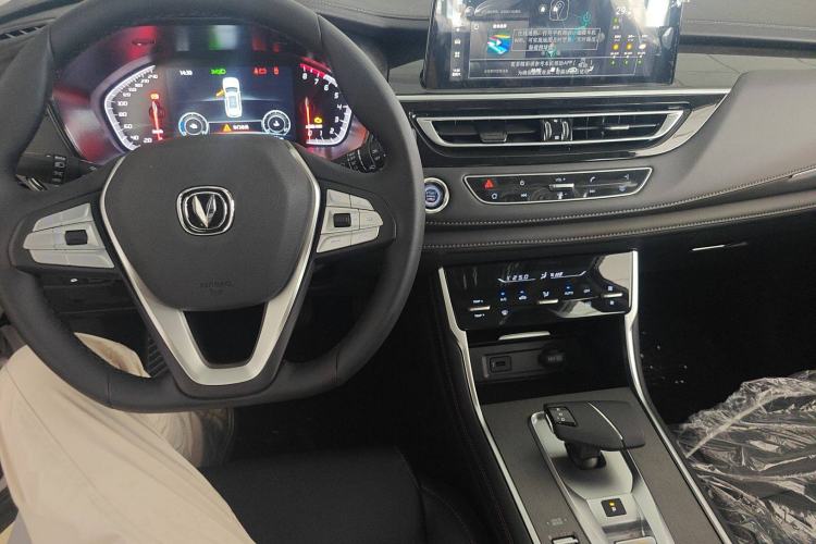 Used CHANGAN CS75 2024 Enjoy Edition 1.5T DCT Luxury Model Interior 2