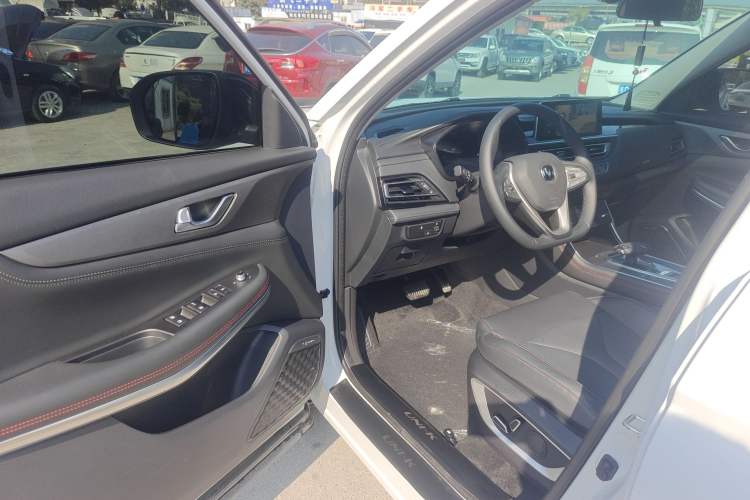 Used CHANGAN CS75 2024 Enjoyment Edition 1.5T DCT Prestige Model Interior 2