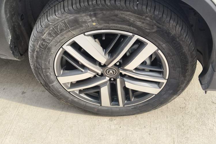 Used CHANGAN CS75 2024 Enjoy Edition 1.5T DCT Luxury Model Right Front Wheel Hub