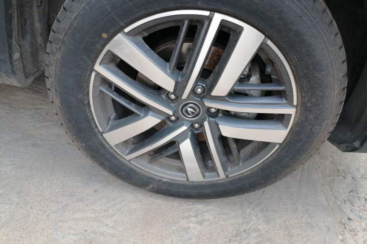 Used CHANGAN CS75 2024 Enjoy Edition 1.5T DCT Luxury Model Right Front Wheel Hub