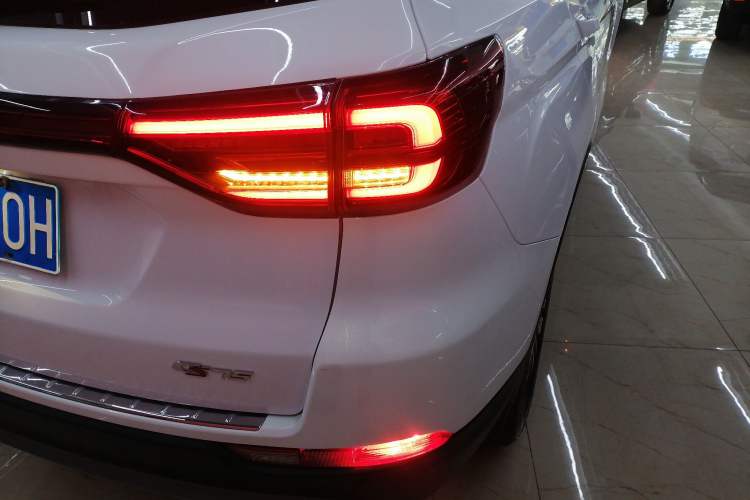 Used CHANGAN CS75 2024 Enjoy Edition 1.5T DCT Luxury Model Right Rear Taillight