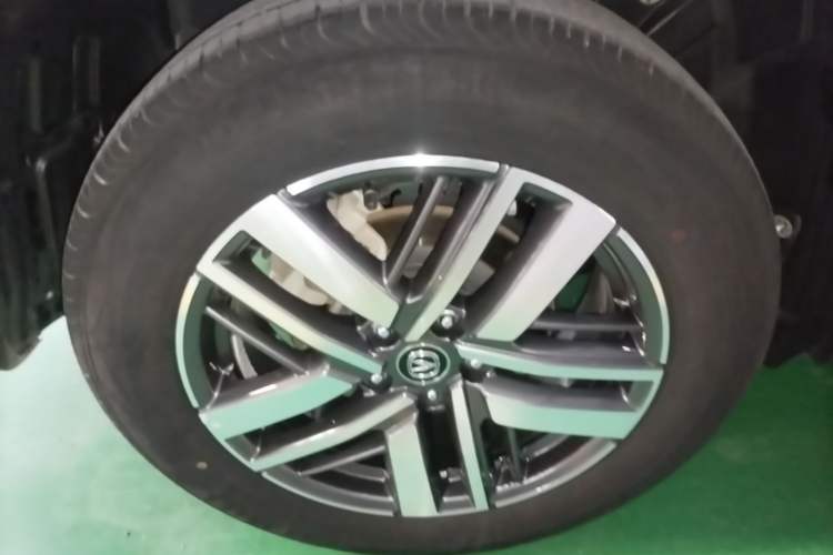 Used CHANGAN CS75 2024 Enjoy Edition 1.5T DCT Luxury Model Right Rear Wheel Hub
