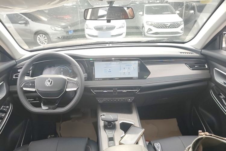 Used CHANGAN CS75 2025 Model PRO 1.5T Enjoyment 7-Seater Center Console