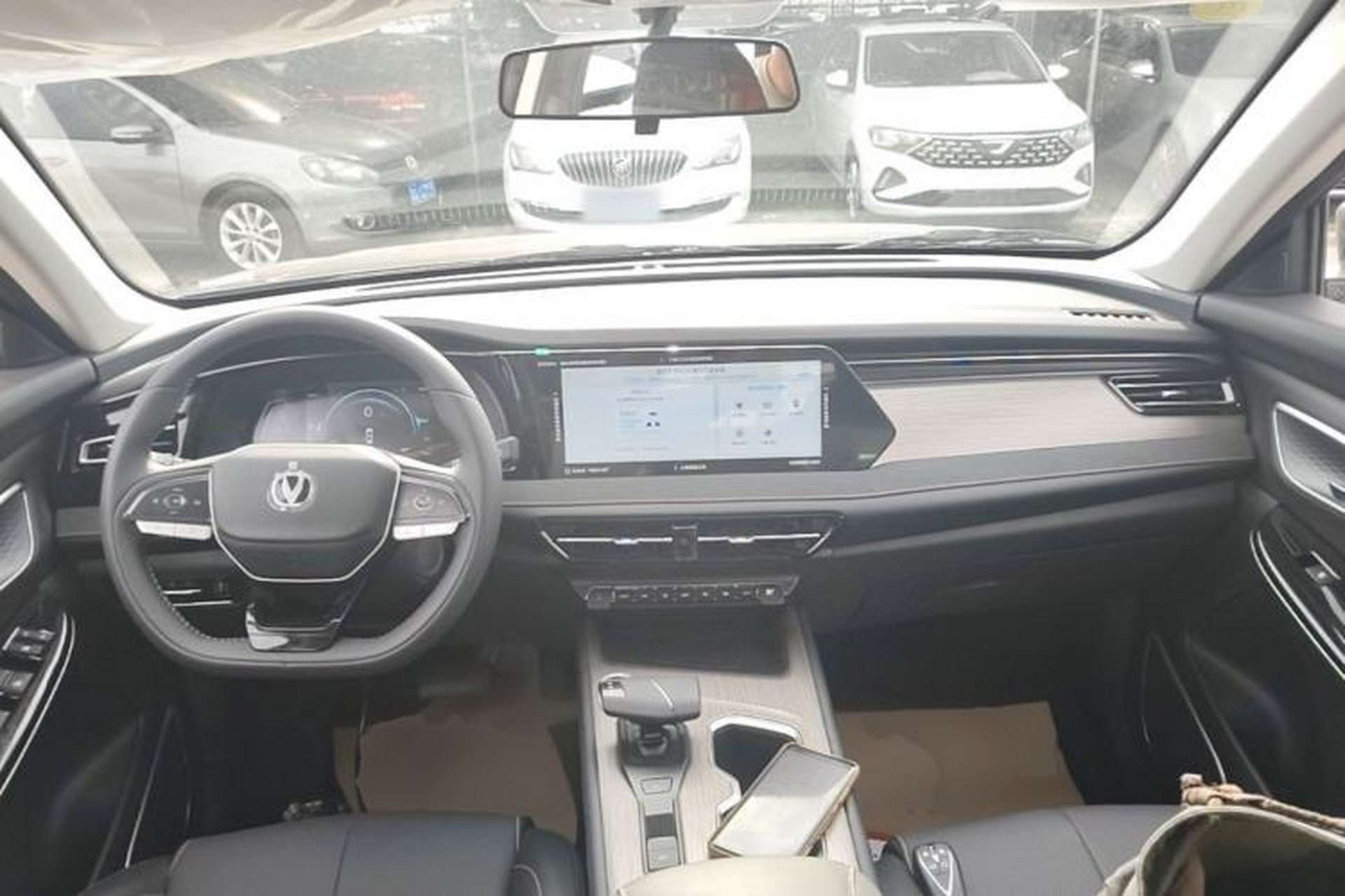 Used CHANGAN CS75 2025 Model PRO 1.5T Enjoyment 7-Seater Center Console