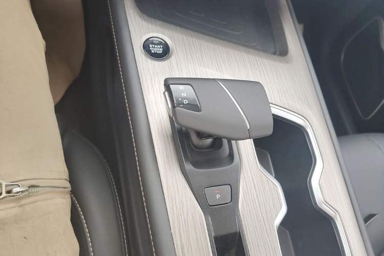 Used CHANGAN CS75 2025 Model PRO 1.5T Enjoyment 7-Seater Gear Lever