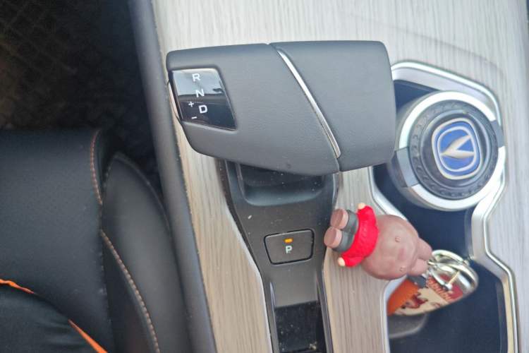 Used CHANGAN CS75 2025 Model PRO 1.5T Enjoyment 7-Seater Gear Lever