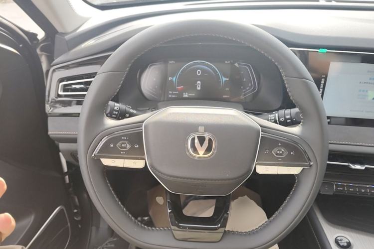 Used CHANGAN CS75 2025 Model PRO 1.5T Enjoyment 7-Seater Steering Wheel