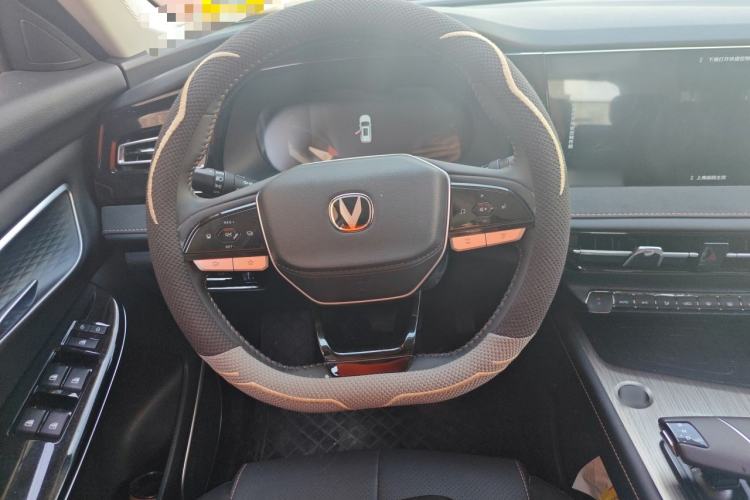 Used CHANGAN CS75 2025 Model PRO 1.5T Enjoyment 7-Seater Steering Wheel