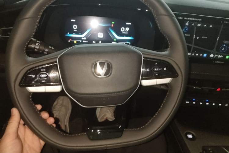Used CHANGAN CS75 2025 Model PRO 1.5T Advanced 7-Seater Steering Wheel