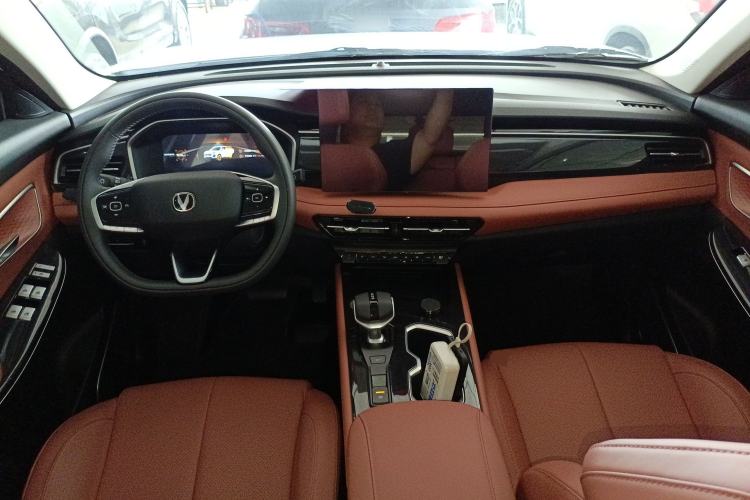 Used CHANGAN CS75 2025 Model PRO 1.5T Enjoyment 7-Seater Center Console