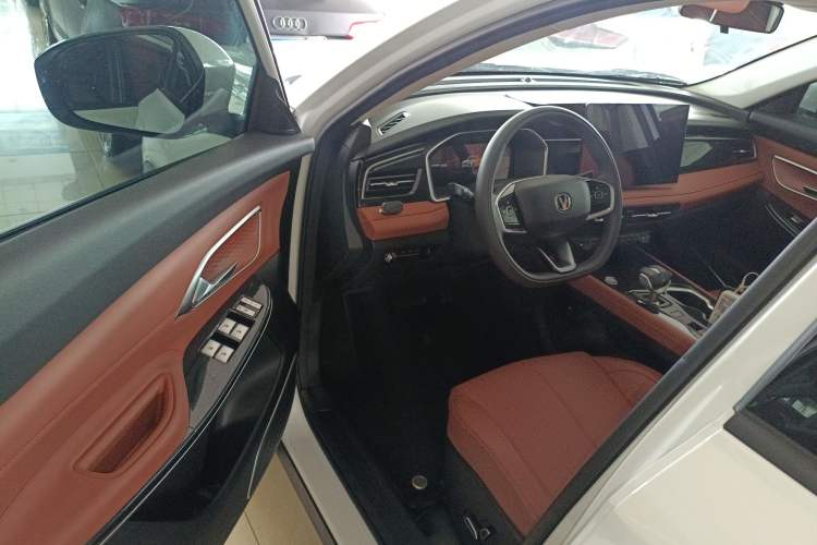 Used CHANGAN CS75 2025 Model PRO 1.5T Enjoyment 7-Seater Driver Seat