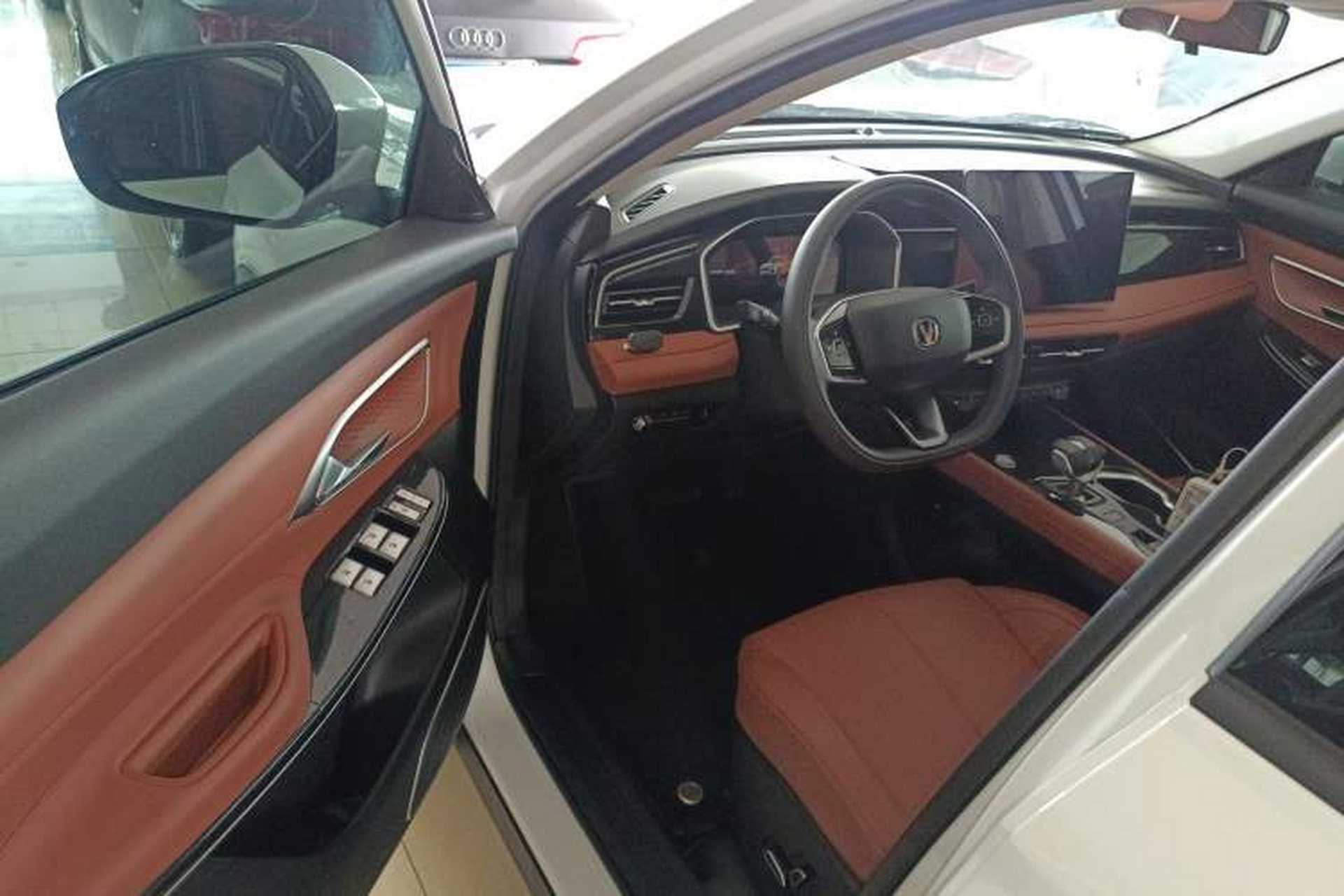 Used CHANGAN CS75 2025 Model PRO 1.5T Enjoyment 7-Seater Driver Seat