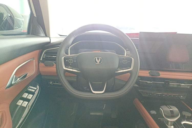 Used CHANGAN CS75 2025 Model PRO 1.5T Enjoyment 7-Seater Steering Wheel