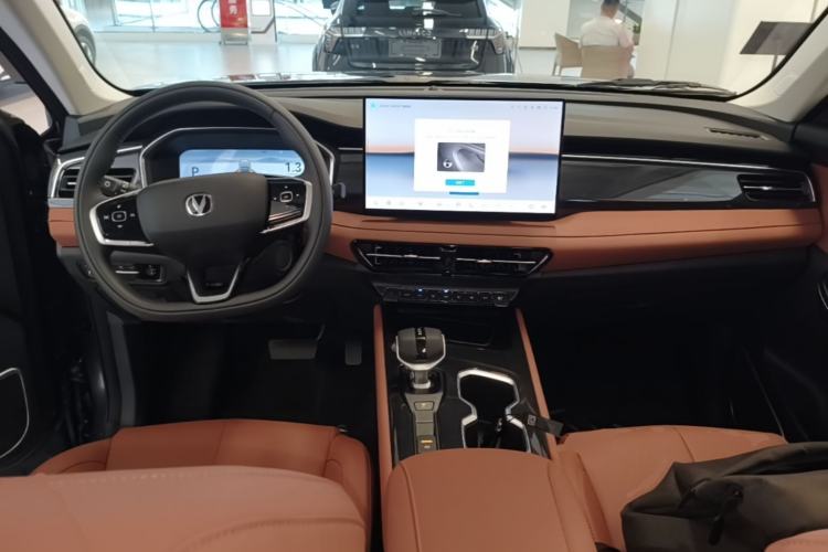 Used CHANGAN CS75 2026 Model PRO 1.5T DCT Prestige 7-Seater Center Console