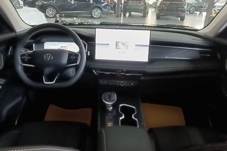Used CHANGAN CS75 2026 Model PRO 1.5T DCT Prestige 7-Seater Center Console