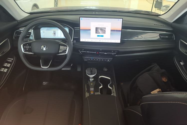 Used CHANGAN CS75 2026 Model PRO 1.5T DCT Prestige 7-Seater Center Console