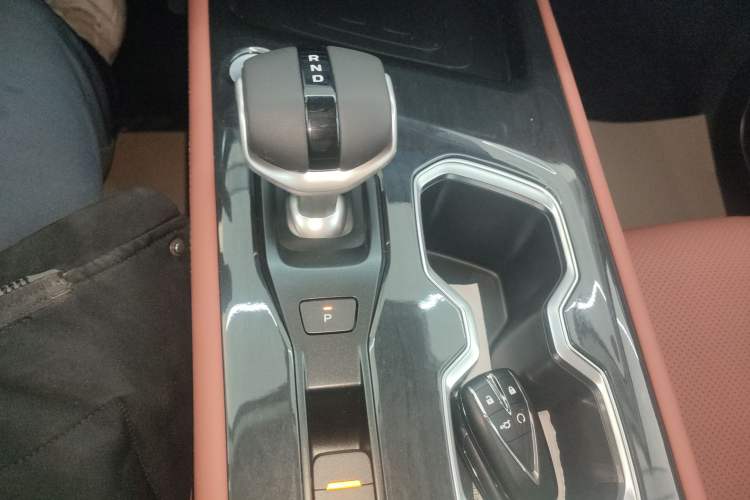 Used CHANGAN CS75 2026 Model PRO 1.5T DCT Prestige 7-Seater Gear Lever