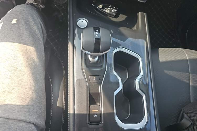 Used CHANGAN CS75 2026 Model PRO 1.5T DCT Prestige 7-Seater Gear Lever