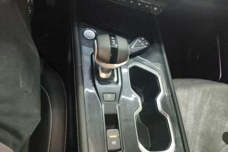 Used CHANGAN CS75 2026 Model PRO 1.5T DCT Prestige 7-Seater Gear Lever
