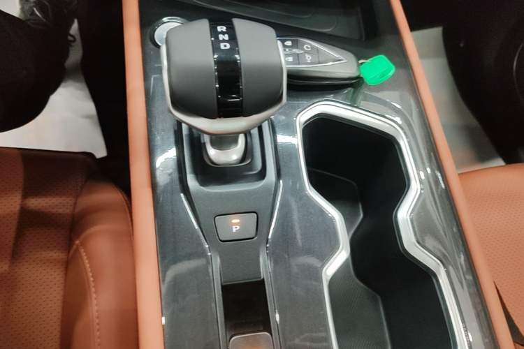 Used CHANGAN CS75 2026 Model PRO 1.5T DCT Prestige 7-Seater Gear Lever
