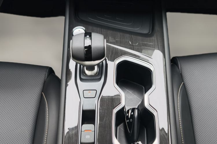 Used CHANGAN CS75 2026 Model PRO 1.5T DCT Fun 5-Seater Gear Lever