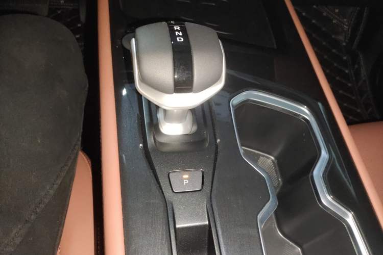 Used CHANGAN CS75 2026 Model PRO 1.5T DCT Prestige 7-Seater Gear Lever