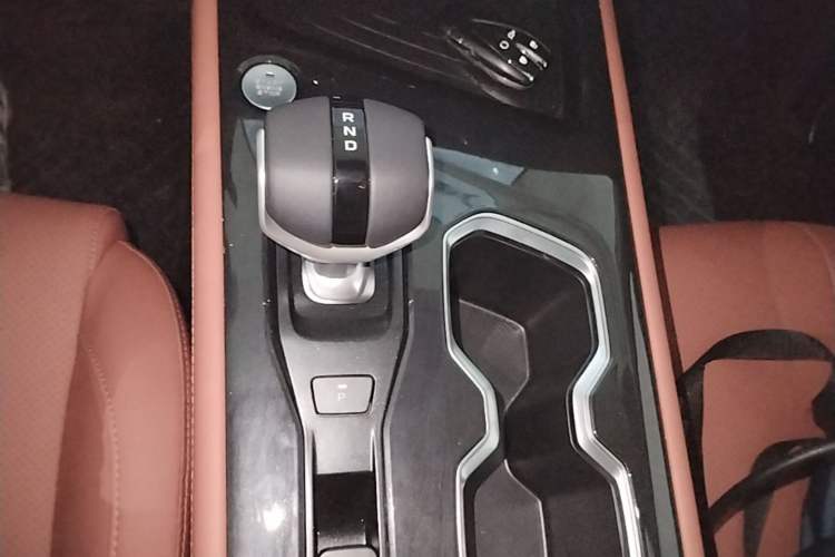 Used CHANGAN CS75 2026 Model PRO 1.5T DCT Prestige 7-Seater Gear Lever
