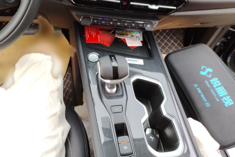 Used CHANGAN CS75 2026 Model PRO 1.5T DCT Comfort 5-Seater Gear Lever