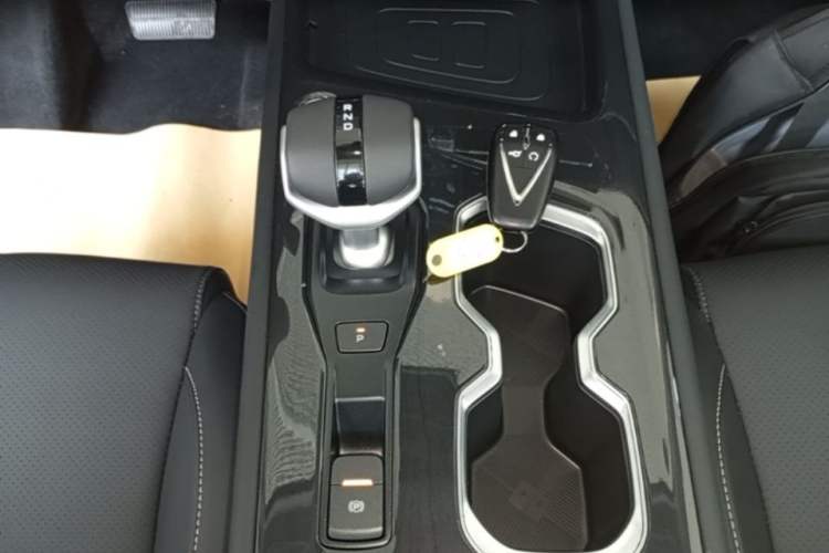 Used CHANGAN CS75 2026 Model PRO 1.5T DCT Prestige 7-Seater Gear Lever