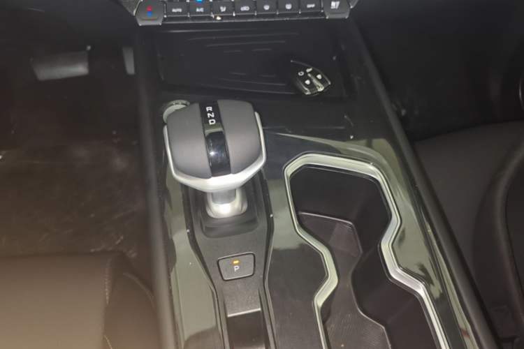 Used CHANGAN CS75 2026 Model PRO 1.5T DCT Prestige 7-Seater Gear Lever