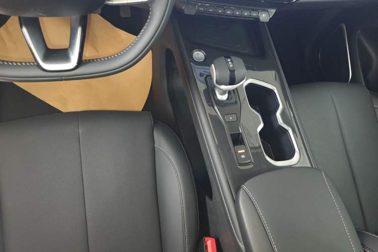 Used CHANGAN CS75 2026 Model PRO 1.5T DCT Prestige 7-Seater Gear Lever