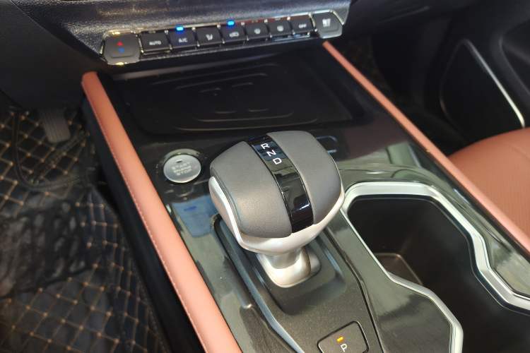 Used CHANGAN CS75 2026 Model PRO 1.5T DCT Prestige 7-Seater Gear Lever