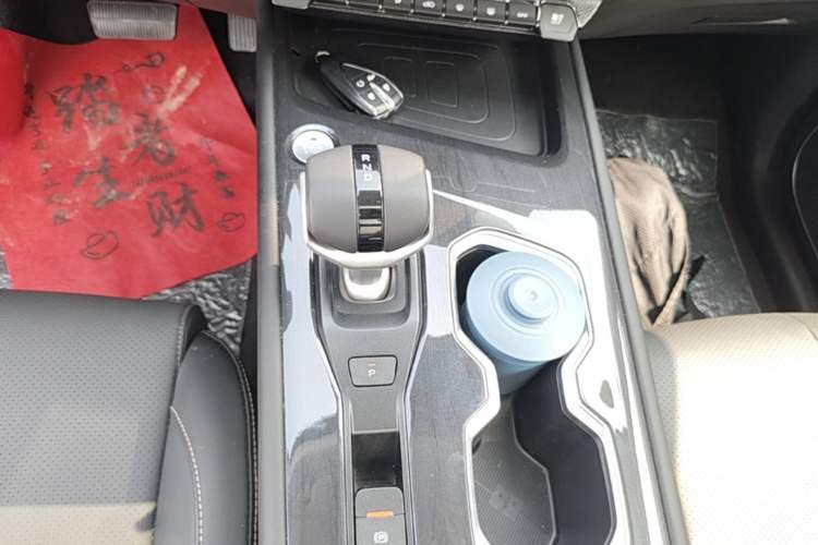 Used CHANGAN CS75 2026 Model PRO 1.5T DCT Prestige 7-Seater Gear Lever