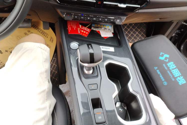 Used CHANGAN CS75 2026 Model PRO 1.5T DCT Comfort 5-Seater Gear Lever