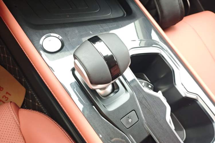 Used CHANGAN CS75 2026 Model PRO 1.5T DCT Prestige 7-Seater Gear Lever