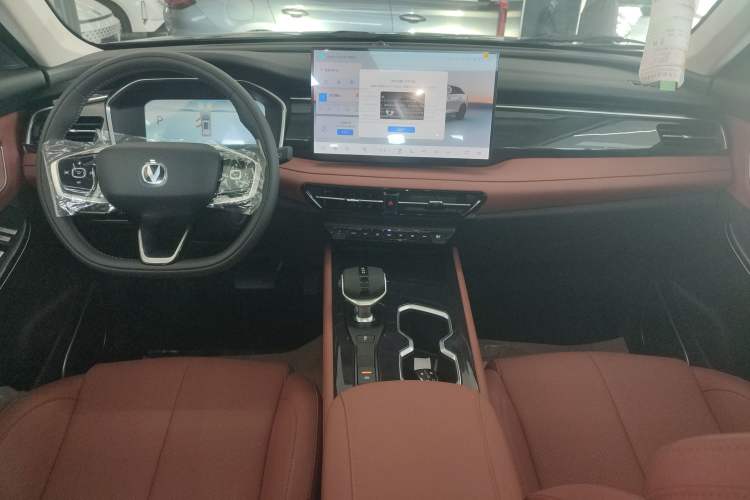 Used CHANGAN CS75 2026 Model PRO 1.5T DCT Prestige 7-Seater Interior 2