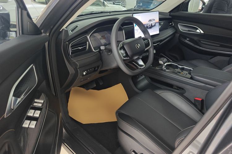 Used CHANGAN CS75 2026 Model PRO 1.5T DCT Prestige 7-Seater Interior 3