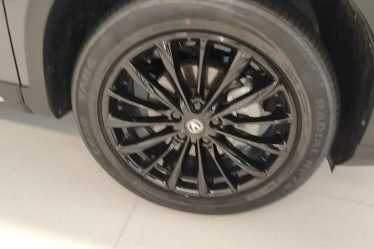 Used CHANGAN CS75 2026 Model PRO 1.5T DCT Prestige 7-Seater Right Front Wheel Hub