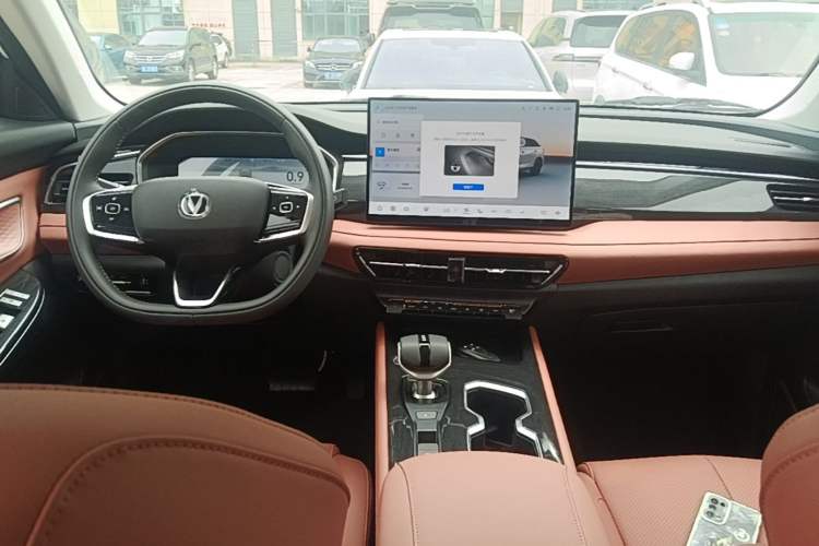 Used CHANGAN CS75 2026 Model PRO 1.5T DCT Prestige 7-Seater Center Console